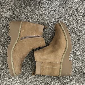 Sonoma Tan Ankle Boots